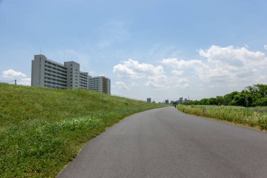 Tokyo Arakawa nehir yatağı manzarası