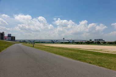 Tokyo Arakawa nehir yatağı manzarası