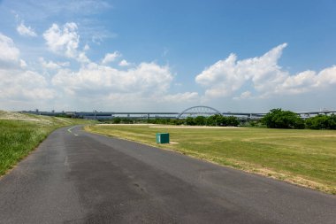 Tokyo Arakawa nehir yatağı manzarası