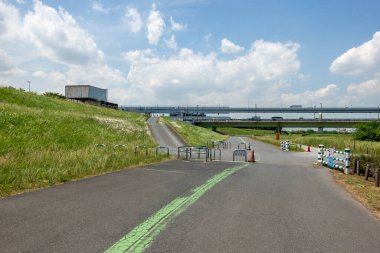 Tokyo Arakawa nehir yatağı manzarası