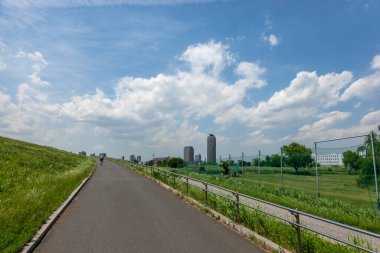 Tokyo Arakawa nehir yatağı manzarası