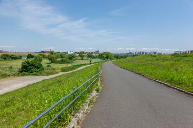 Tokyo Arakawa nehir yatağı manzarası