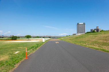 Tokyo Arakawa nehir yatağı manzarası
