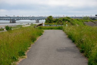 Tokyo Arakawa nehir yatağı manzarası