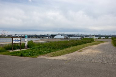 Tokyo Arakawa nehir yatağı manzarası