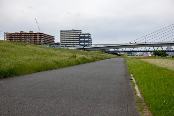 Tokyo Arakawa nehir yatağı manzarası