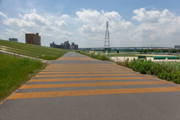 Tokyo Arakawa nehir yatağı manzarası