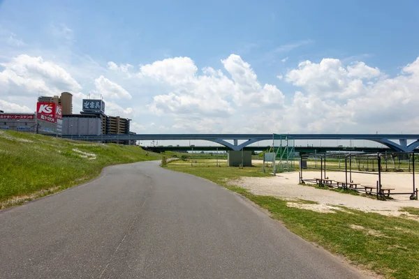 Tokyo Arakawa nehir yatağı manzarası