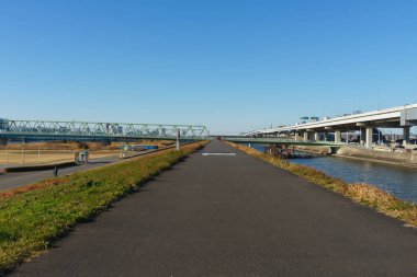 Tokyo Arakawa nehir yatağı manzarası