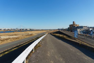 Tokyo Arakawa nehir yatağı manzarası
