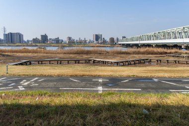 Tokyo Arakawa nehir yatağı manzarası