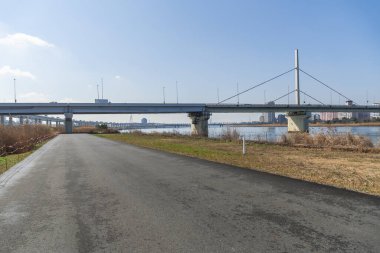 Tokyo Arakawa nehir yatağı manzarası