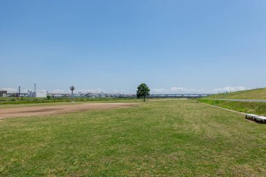 Tokyo Arakawa nehir yatağı manzarası