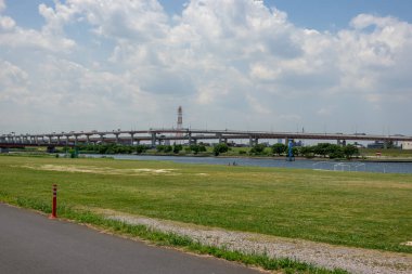 Tokyo Arakawa nehir yatağı manzarası