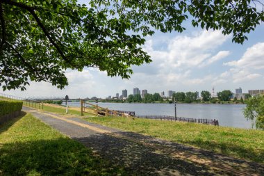 Tokyo Arakawa nehir yatağı manzarası