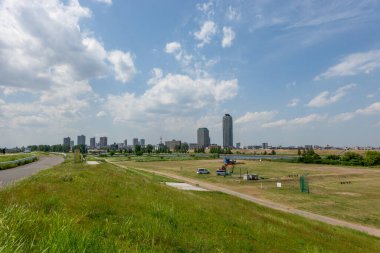 Tokyo Arakawa nehir yatağı manzarası