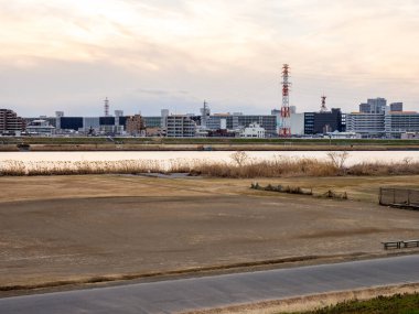 Tokyo Arakawa nehir yatağı manzarası