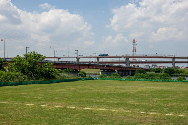 Tokyo Arakawa nehir yatağı manzarası