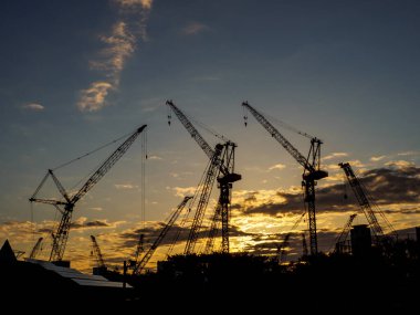 Japonya 'da inşaat alanı, Akşam manzarası 