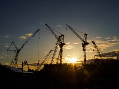 Japonya 'da inşaat alanı, Akşam manzarası 