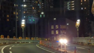 Tokyo gece görüşünde köprü