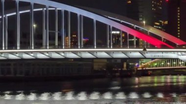 Tokyo gece görüşünde köprü