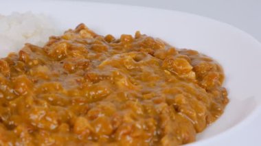 Köri, yemek videosu.