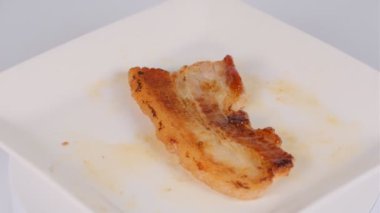 Izgara domuz kaburgası, video klibi.