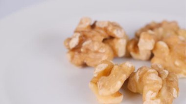 Ceviz, video klibini kapat