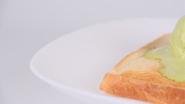 Dondurmalı kızarmış ekmek.