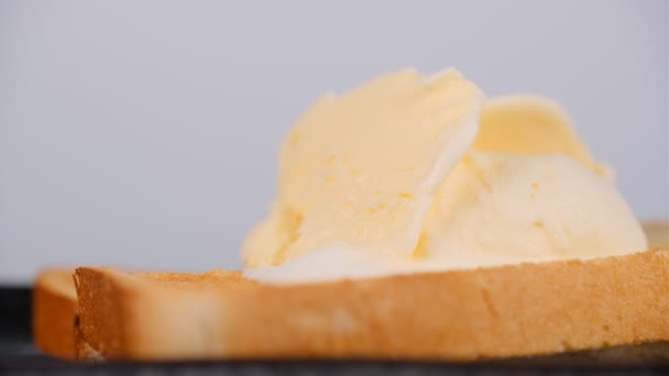 Toast Brood Met Ijs — Stockvideo