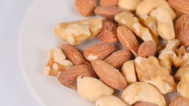 Karışık fındık, video klibini kapat