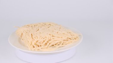 Çiğ şehriyeli erişte, video klipsli.