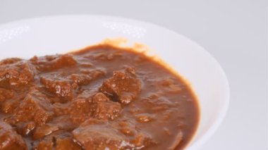 Sığır dili yahnisi, video klipsi.