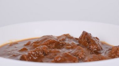Sığır dili yahnisi, video klipsi.