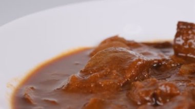 Sığır dili yahnisi, video klipsi.