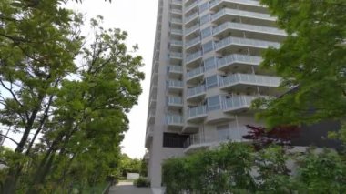 Tokyo Lisesi Apartman Kulesi Gökyüzü ve bulutlar