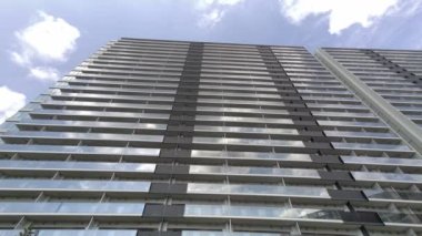 Tokyo Lisesi Apartman Kulesi Gökyüzü ve bulutlar