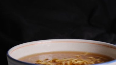 Japon Soya Kaynağı Ramen Hazır Erişte 