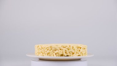 Japon kurutulmuş hazır erişteli Ramen.