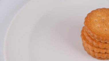 Yığılmış bisküviler, kısa video klibi