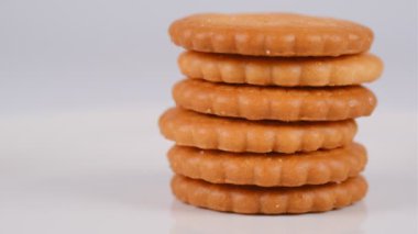 Yığılmış bisküviler, kısa video klibi