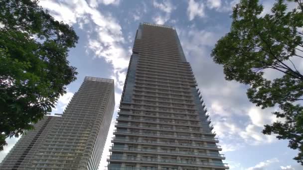 Високий Підйомний Будинок Квартира Небо Хмари — стокове відео