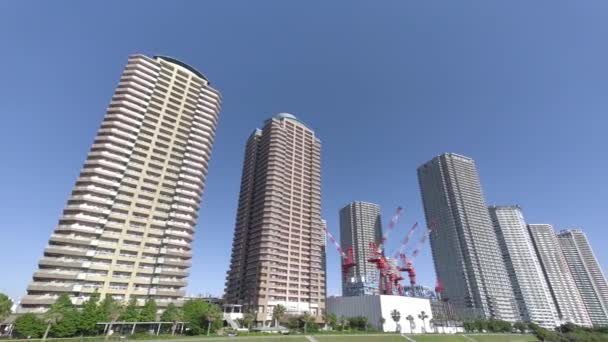 Tokyo Lisesi Apartman Kulesi Gökyüzü Bulutlar — Stok video