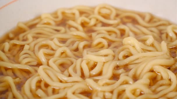 Ιαπωνική Πηγή Σόγιας Ramen Στιγμιαία Noodles — Αρχείο Βίντεο