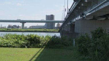 Tokyo Arakawa nehir yatağı manzarası 2022 Ağustos