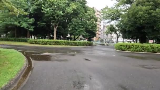 Tokyo Kiba Park Rain Cycling 2022 — стоковое видео