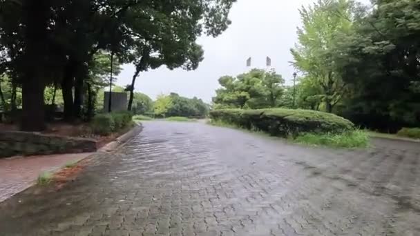 Tokyo Kiba Park Rain Cycling 2022 — Stockvideo