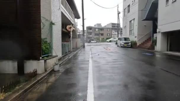 Residentiële Wijken Van Tokio Regen Fietsen 2022 — Stockvideo