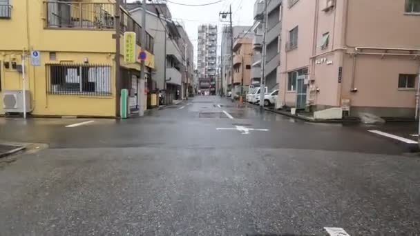 Tóquio Áreas Residenciais Ciclismo Chuva 2022 — Vídeo de Stock